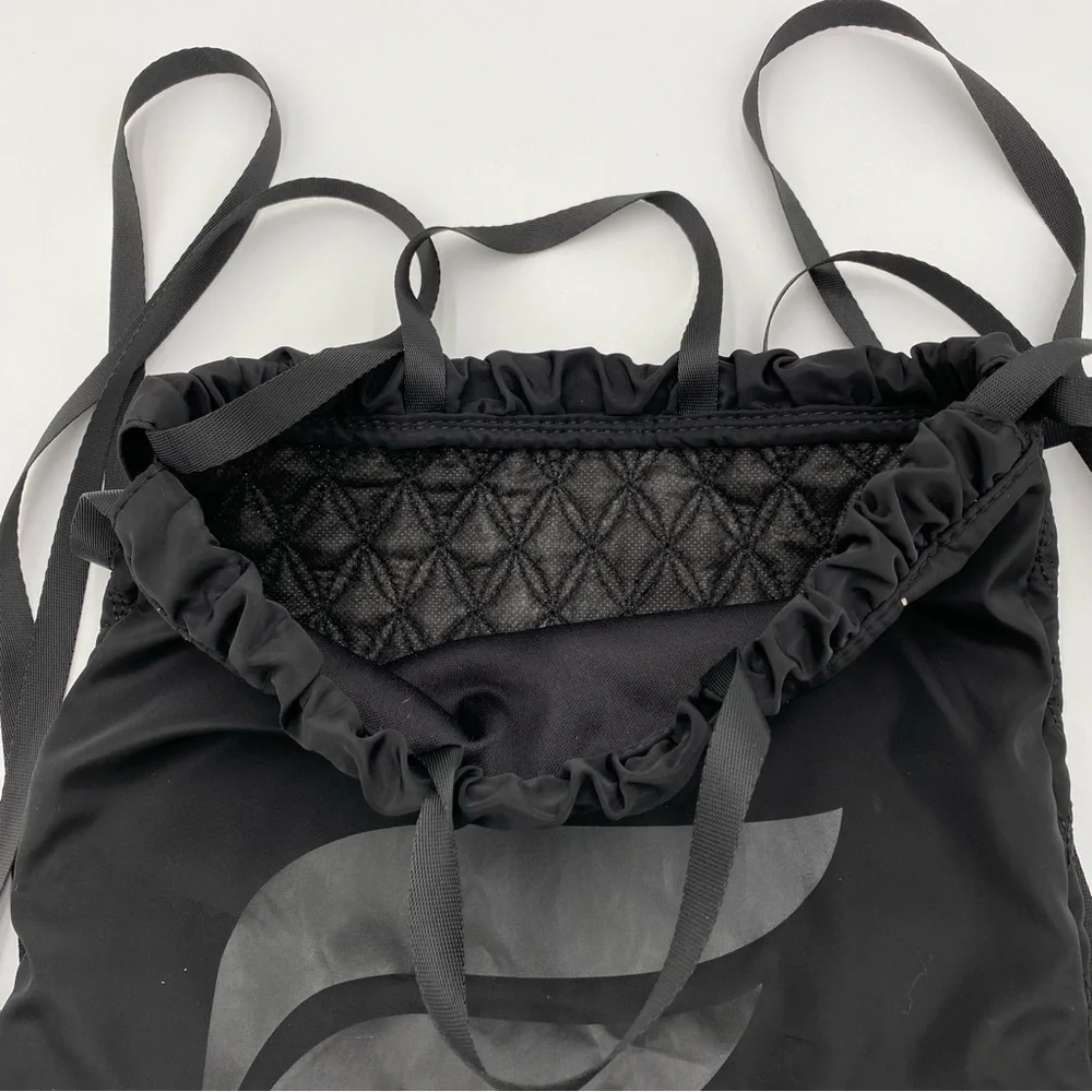 Fabletics LOGO Textured Cinch Top Drawstring BackPack‎ Bag Travel Vacation Black